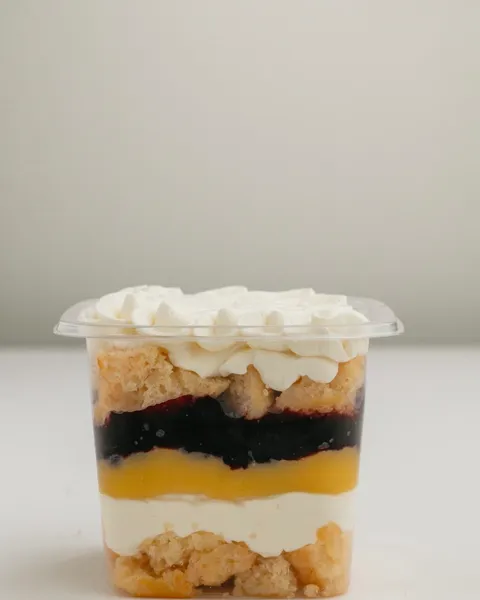 Blueberry Lemon Trifle individual de SOAD Bakery