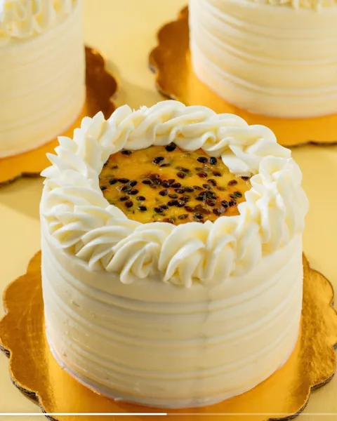 Maracuyá Cake de SOAD Bakery con relleno de crema de maracuyá