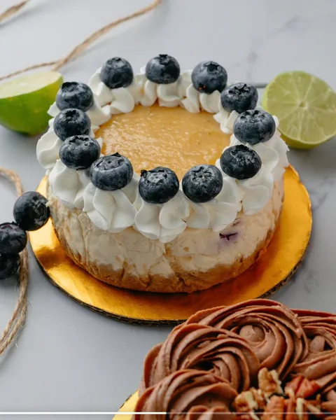 Mini Blueberry Lemon Cheesecake de SOAD Bakery con arándanos frescos
