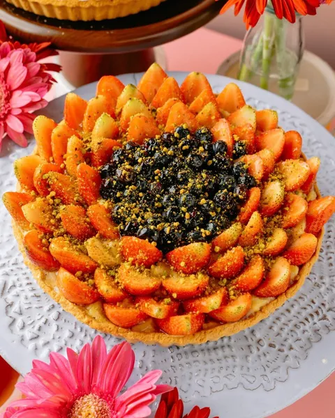 Tarta de Frutos Rojos de SOAD Bakery con fresas y moras